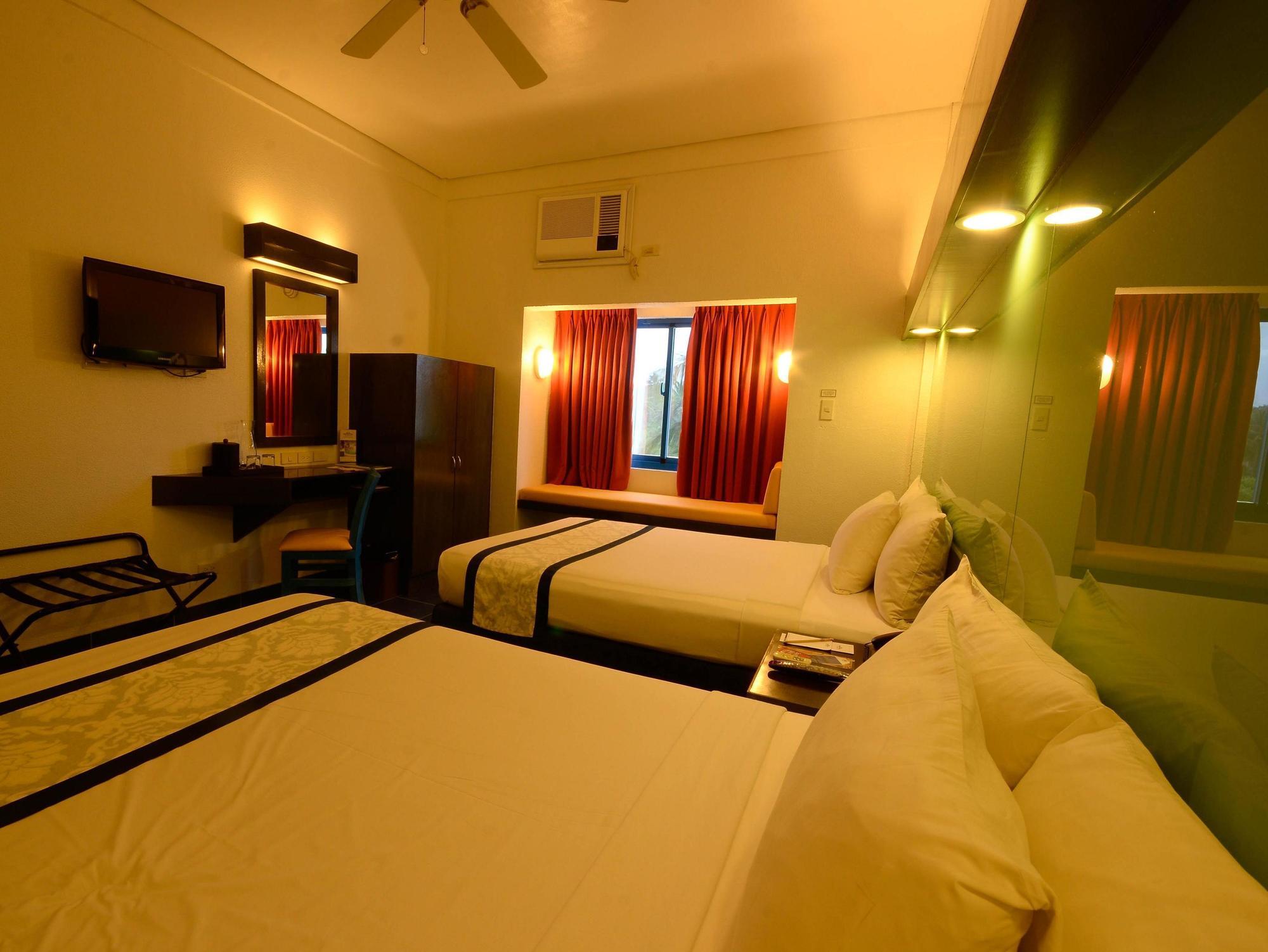 Microtel By Wyndham Puerto Princesa Bagian luar foto
