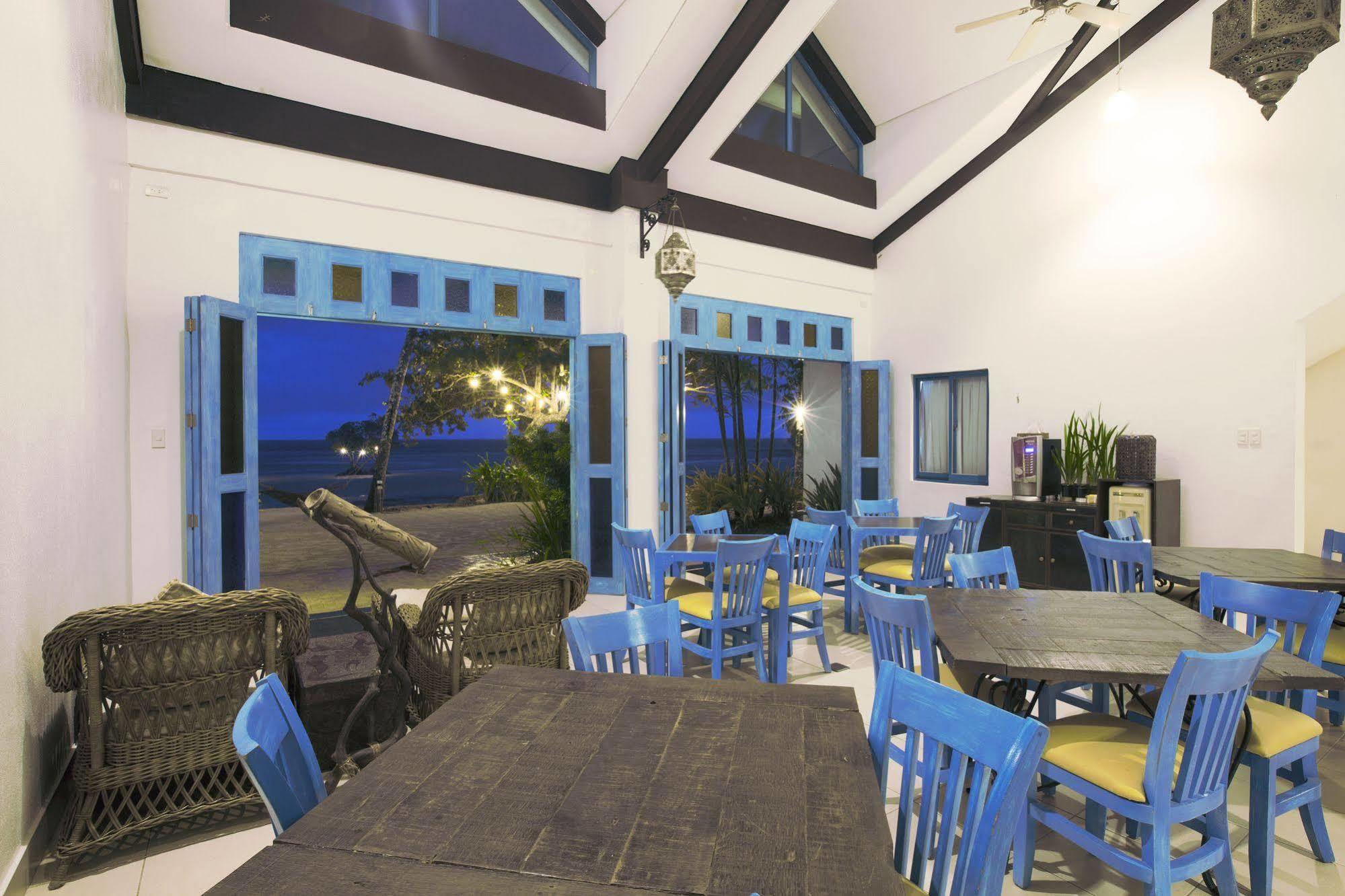 Microtel By Wyndham Puerto Princesa Bagian luar foto