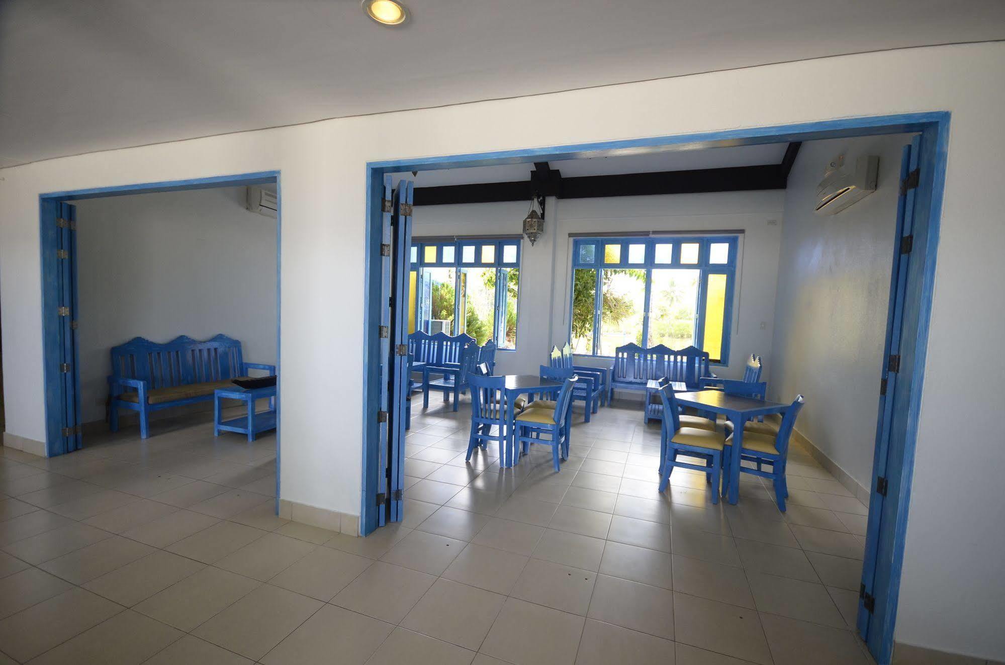 Microtel By Wyndham Puerto Princesa Bagian luar foto