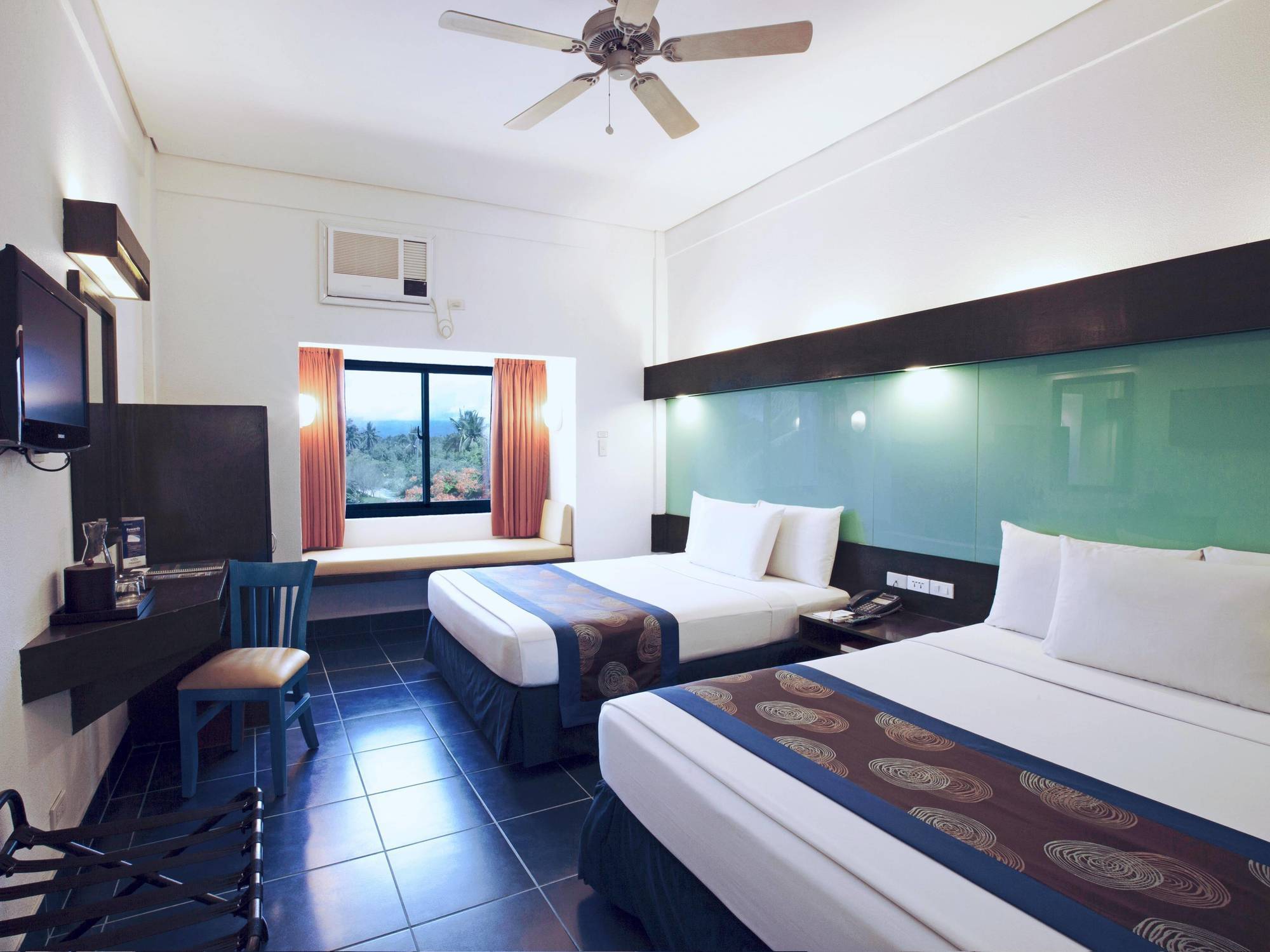 Microtel By Wyndham Puerto Princesa Bagian luar foto